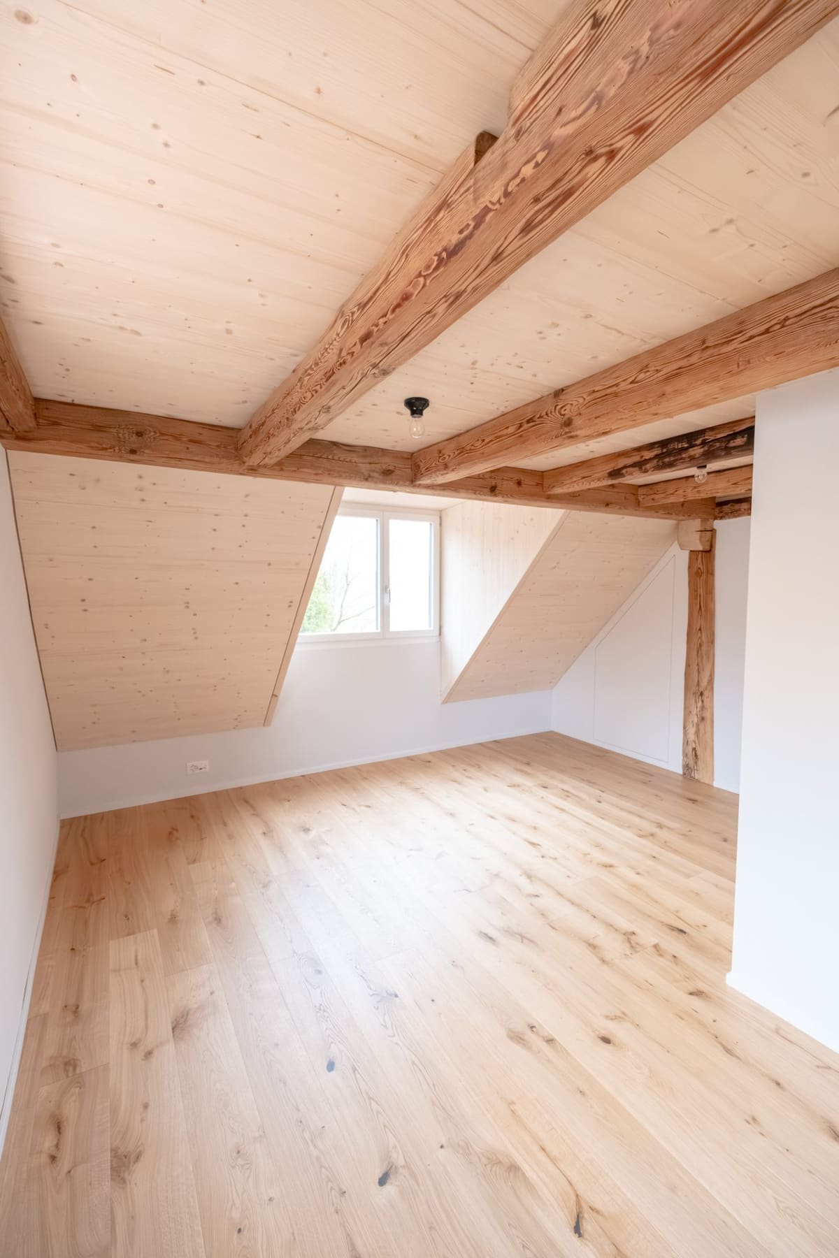 Neu gestaltetes Zimmer nach dem Wohnungsumbau